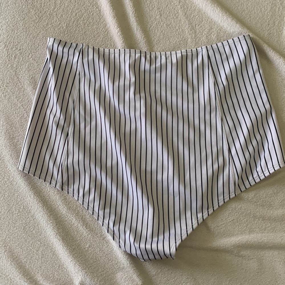 Kortni Jeane high rise bottoms pin stripe - Picture 2 of 3